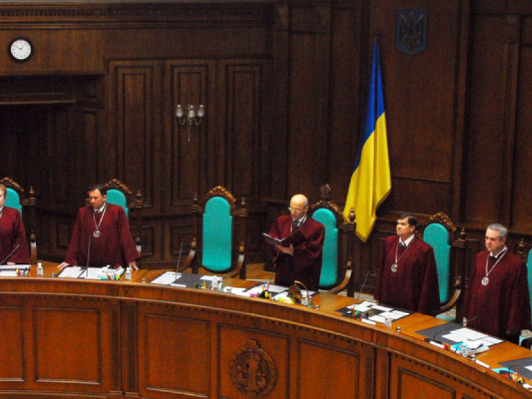 КСУ решил, что неприкосновенность с депутатов будет снимать уже новый парламент
