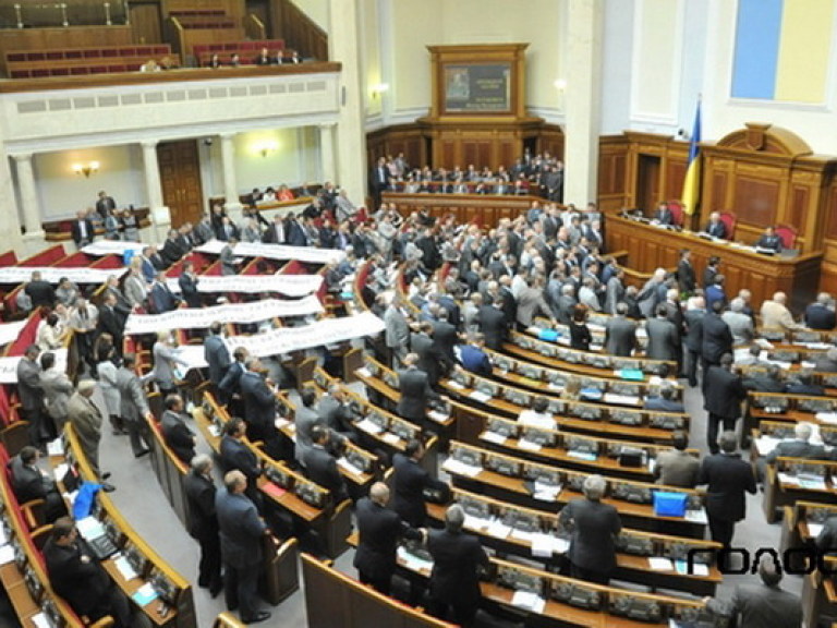 Парламент сегодня может принять скандальный закон «О мирных собраниях» &#8212; депутат