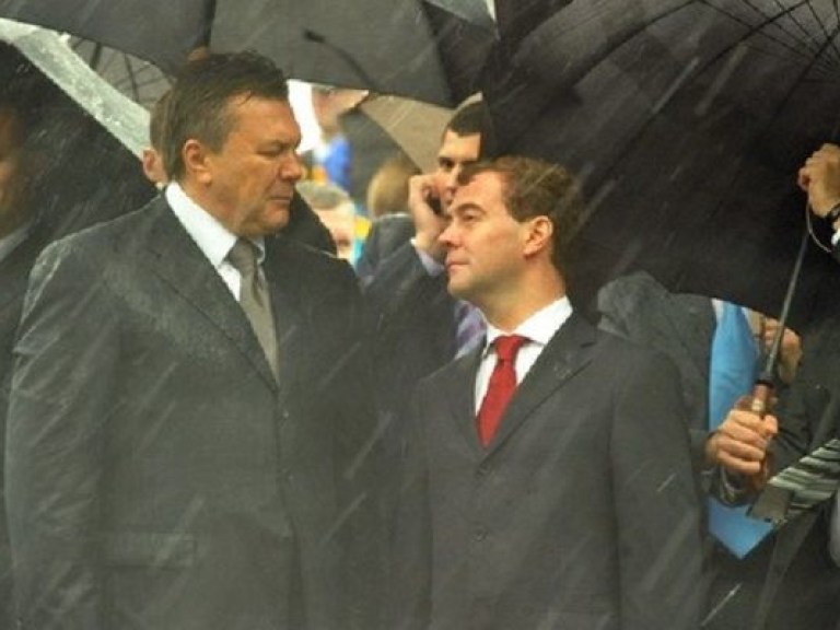 Янукович пожелал Медведеву неисчерпаемой энергии