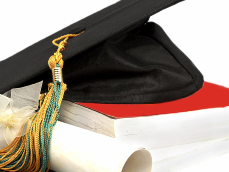 Симоненко: Каждый третий выпускник вуза остается без работы