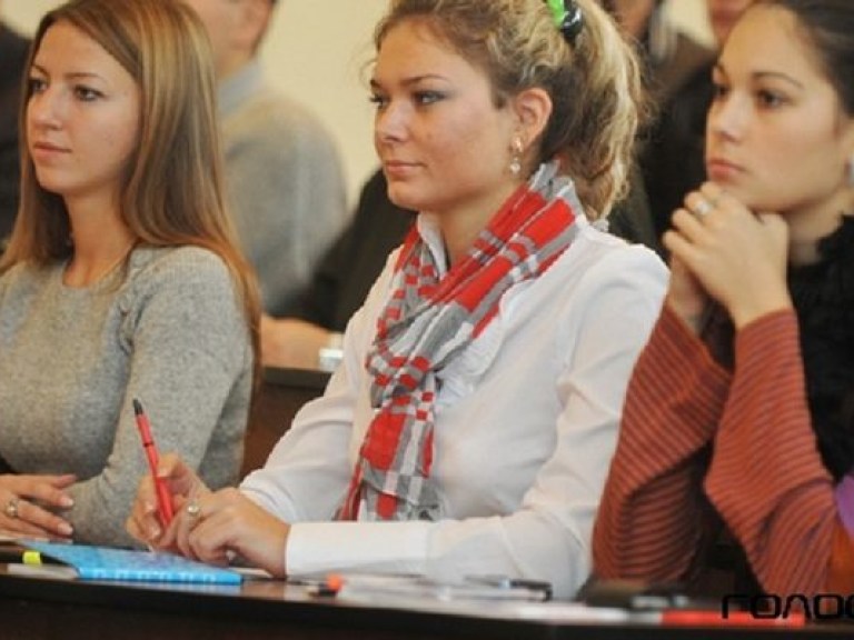 Административное давление мешает образованию