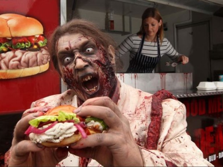 В Англии продают бургеры с мозгами и прочую еду для зомби