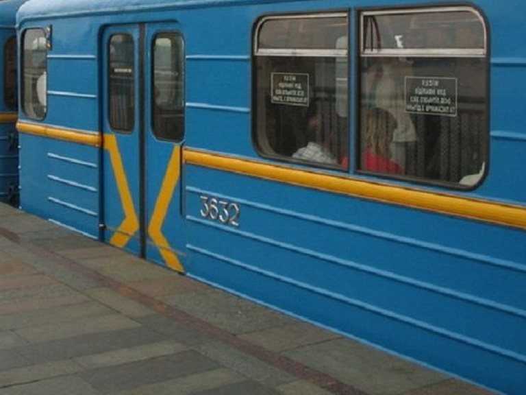 На станции метро «Святошино» на рельсы упал пассажир