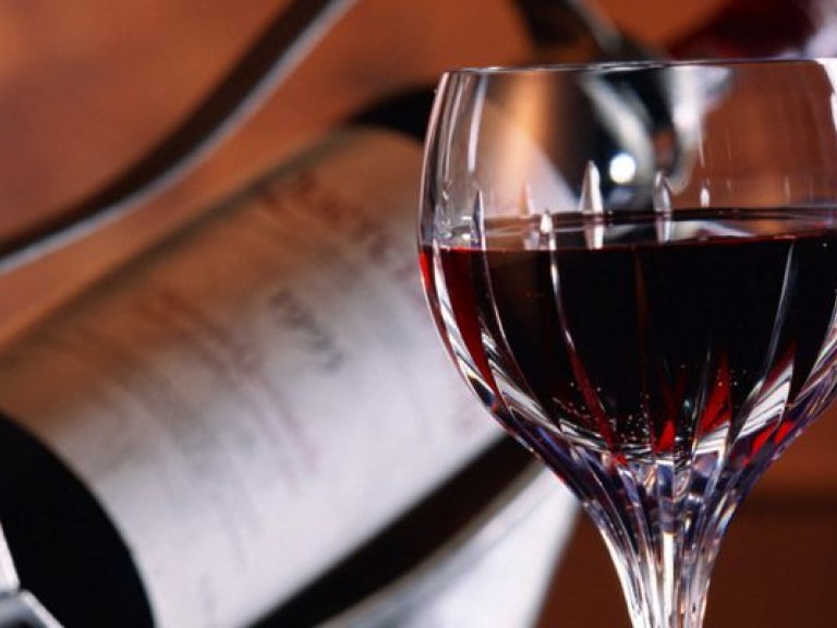 Красное вино поможет похудеть — ученые