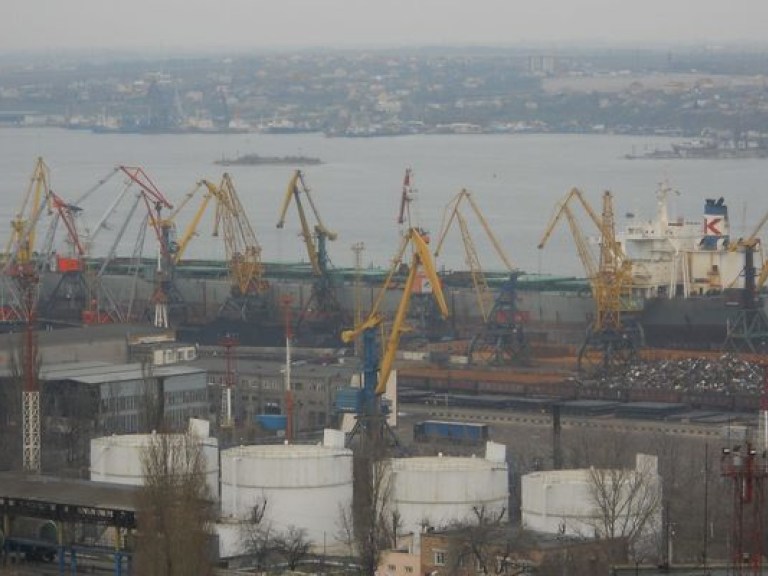 Ильичевский порт начал ремонт операционной акватории