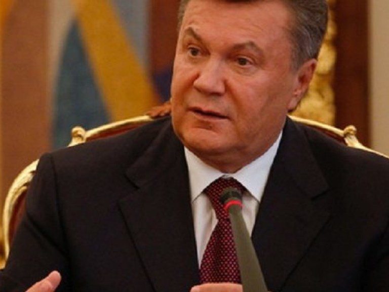 Янукович подписал скандальный закон