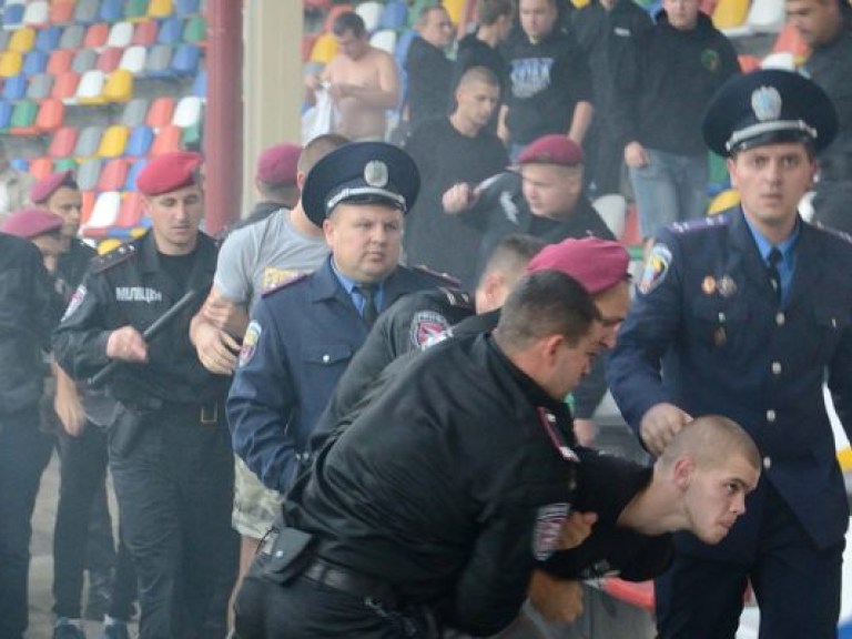 В центре Киеве произошла массовая драка между украинскими и хорватскими фанатами