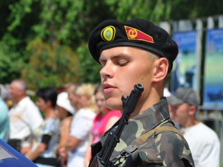 Дети украинской «элиты» не служат в армии из-за одного слова в законодательстве