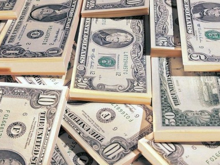 Из-за искусственного сдерживания гривны только в сентябре НБУ потерял 750 миллионов долларов