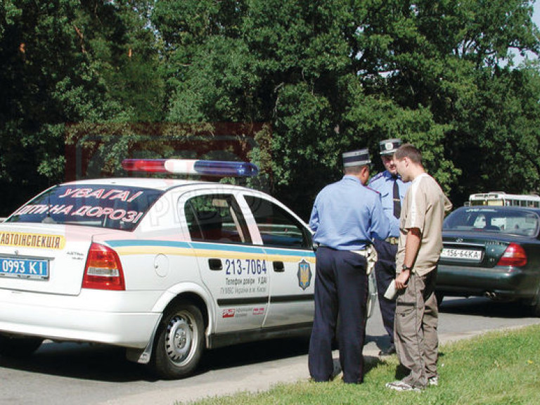 В Симферополе пьяный водитель подрался с гаишниками