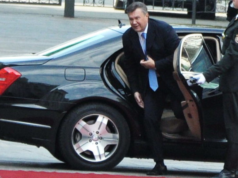Янукович парализовал Луганск