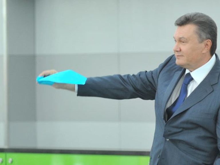 Янукович уехал на родину