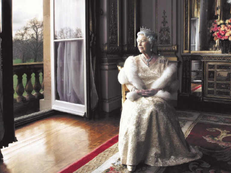Елизавета II ищет горничную через Интернет