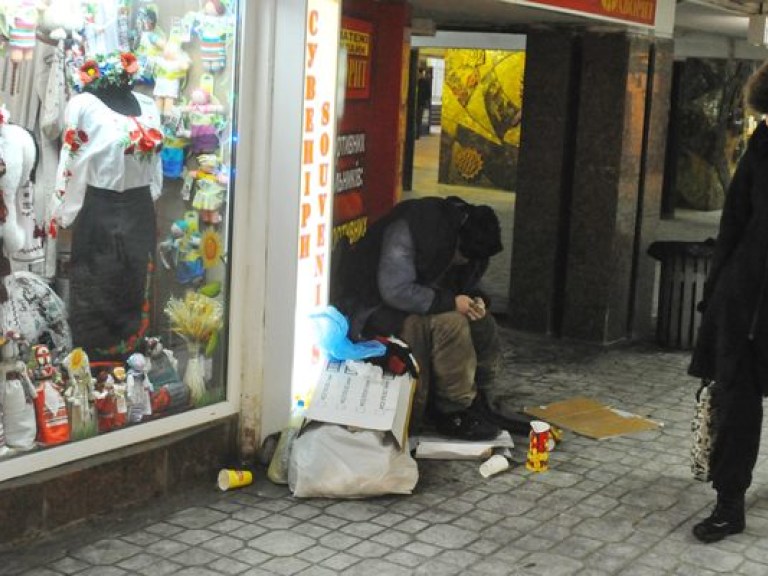 Столичным бездомным выделили 800 тысяч гривен