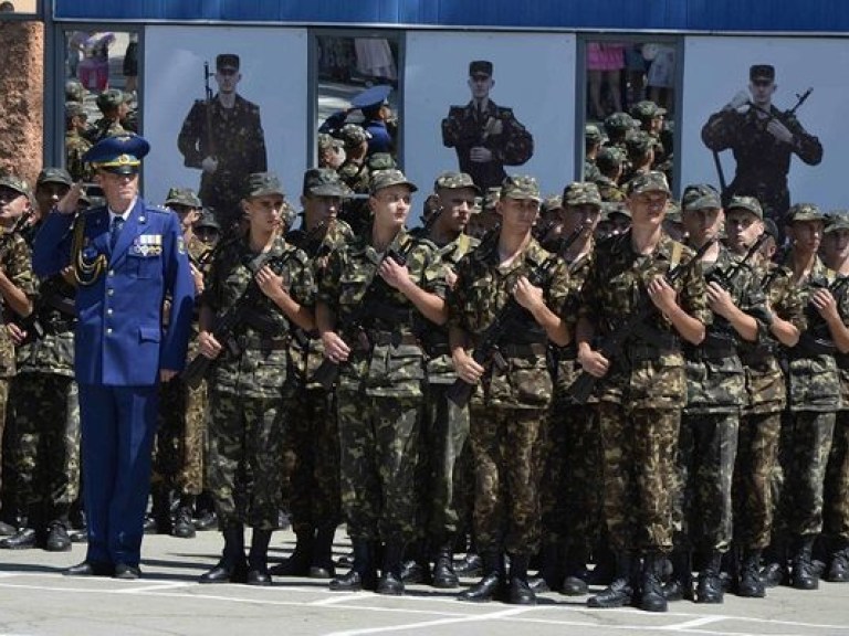 В Николаеве из окна казармы военной части выбросился солдат