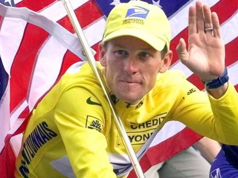 Великий велогонщик Лэнс Армстронг лишен всех титулов и званий