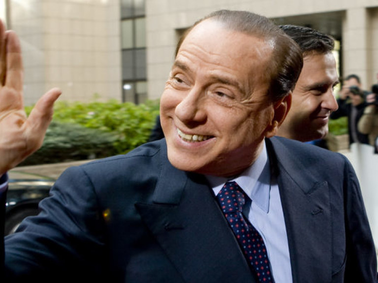 Берлускони скостили тюремный срок до одного года
