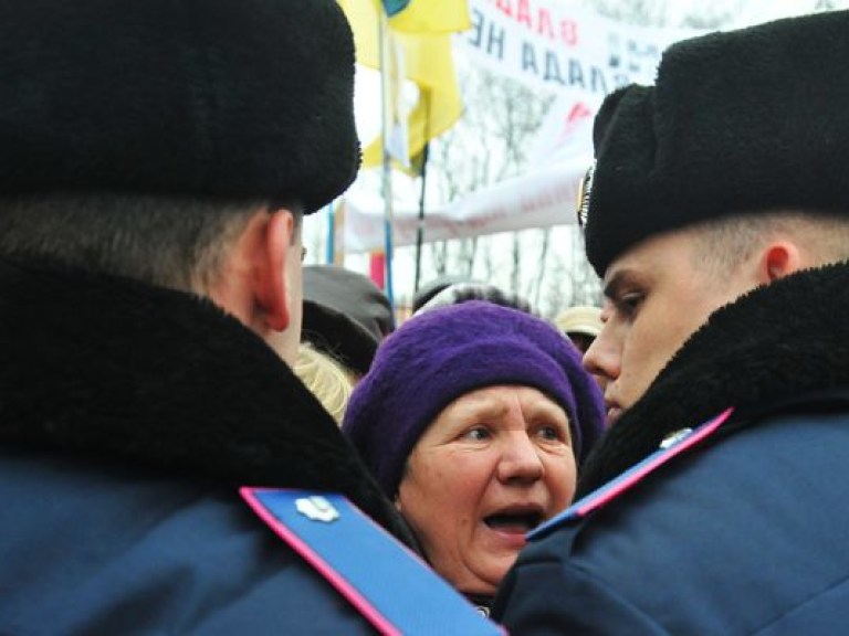 Регионалы и оппозиция агитируют в одном месте