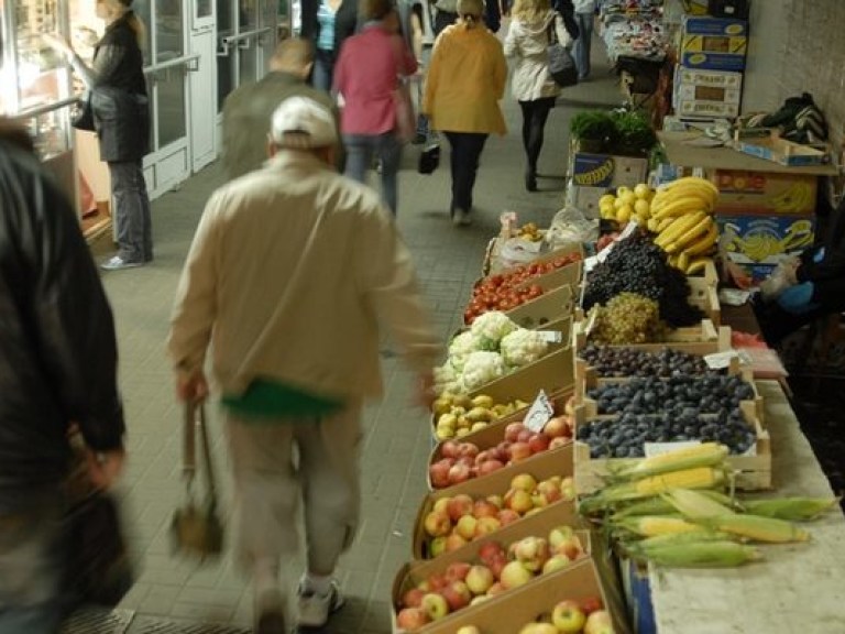 Стихийная торговля: смешались в кучу люди, кони