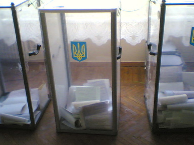 Член киевского избиркома отвлекся на прием наркотиков и забыл в туалете шприц