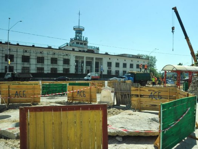 КМУ выделил на реконструкцию Почтовой площади деньги с госдолга