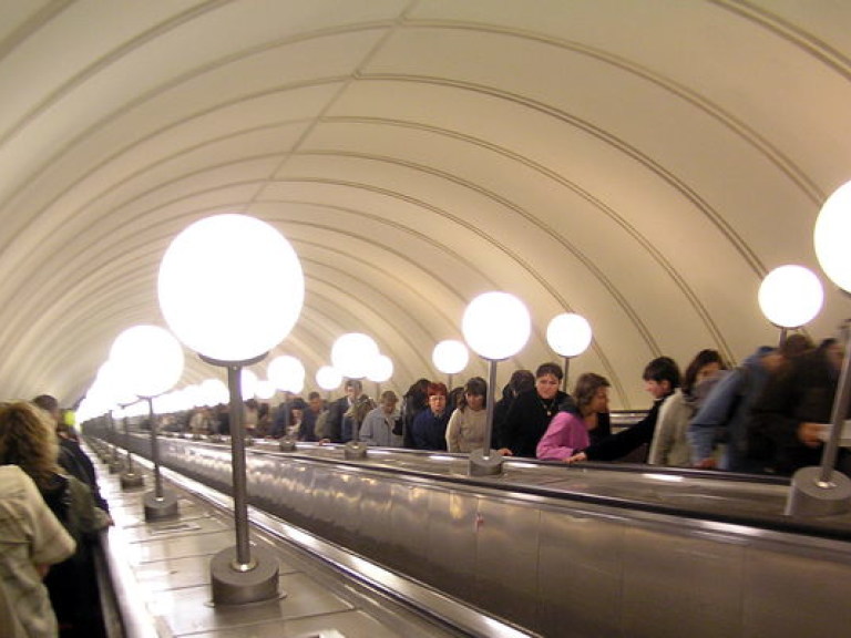 В столичном метро вторая трагедия за день: женщину травмировал эскалатор
