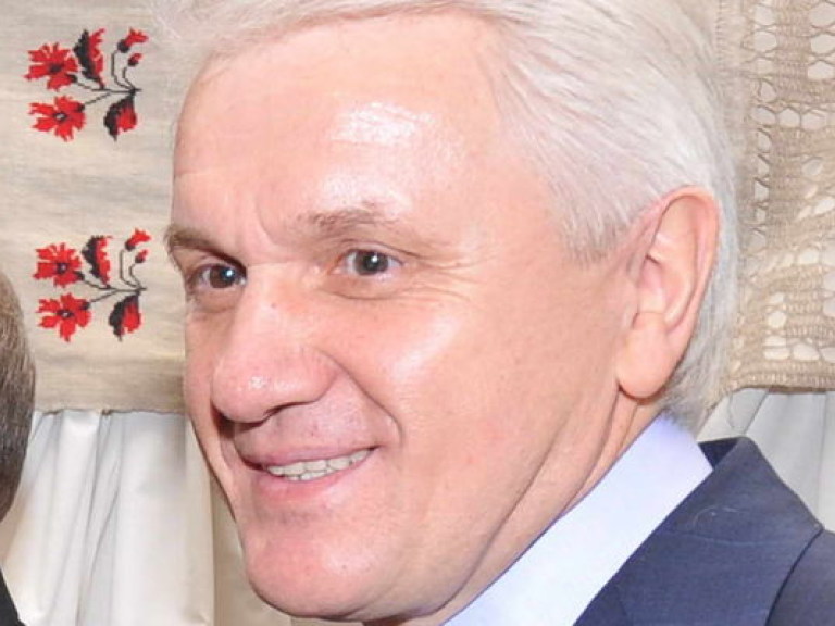Литвин с большим отрывом выигрывает выборы по мажоритарке