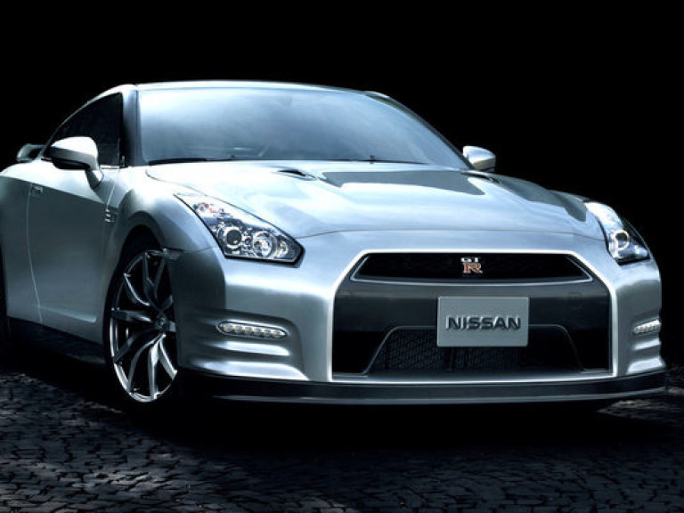 Компания Nissan показала обновленный GT-R