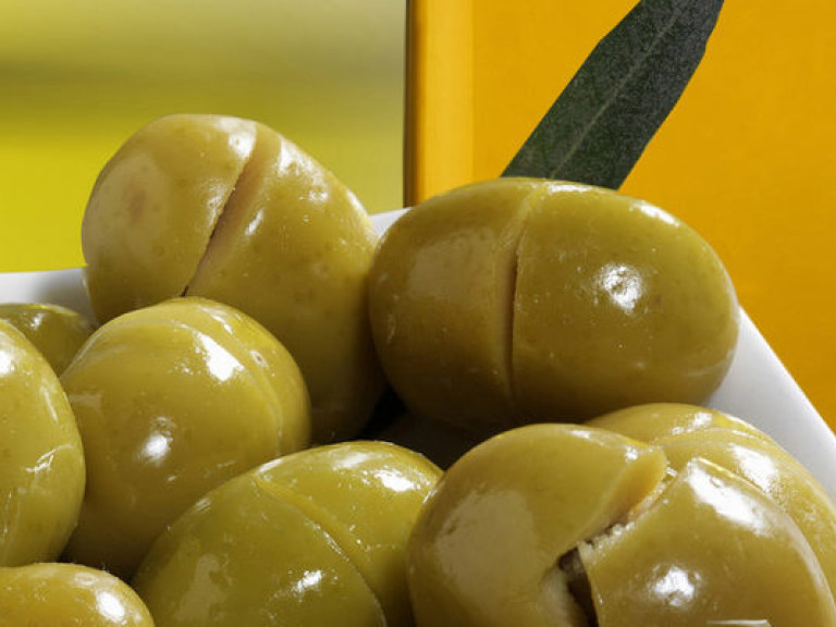 Диетологи объяснили, чем полезно оливковое масло для детей