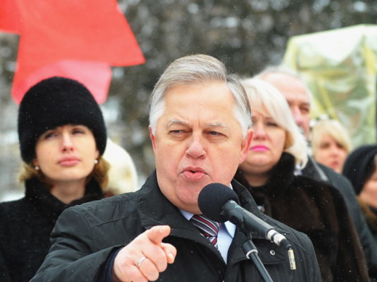Симоненко: Олигархи заинтересованы в присутствии в парламенте фашистских сил