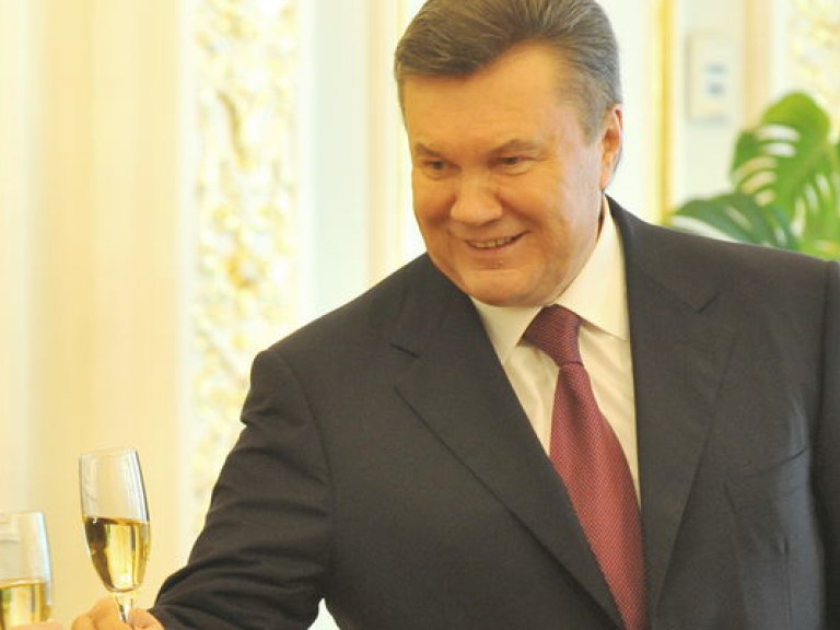 Янукович поздравил Кличко с победой на ринге