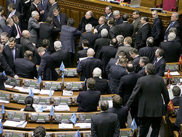Новый спикер должен уметь контролировать конфликты в парламенте — политолог