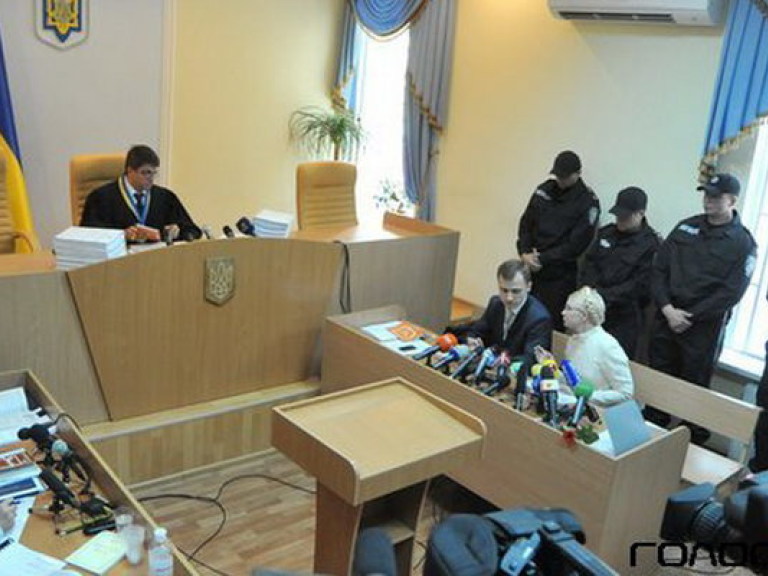 Тимошенко не смогут привести в суд, пока она не выздоровеет — Власенко