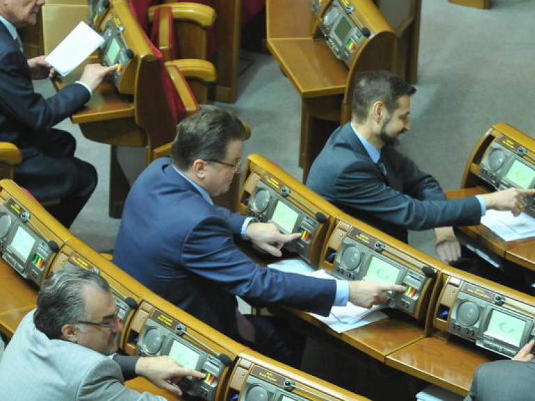 В оппозиции считают, что «тушки» в новом парламенте поумнеют
