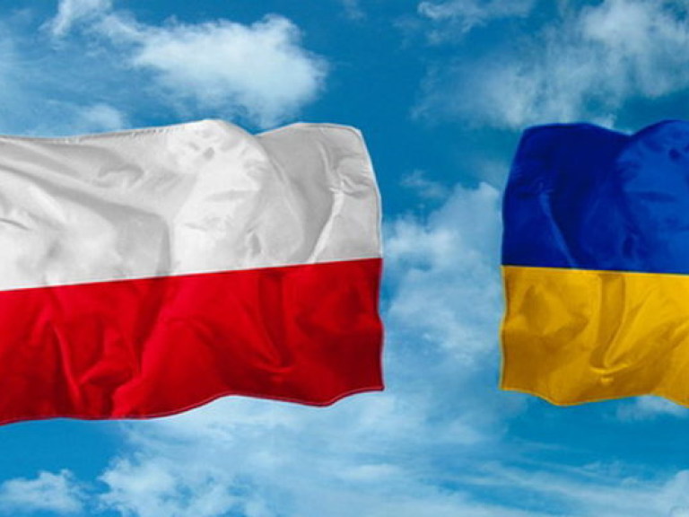 Польша планирует открыть пункты приема визовых анкет в Украине