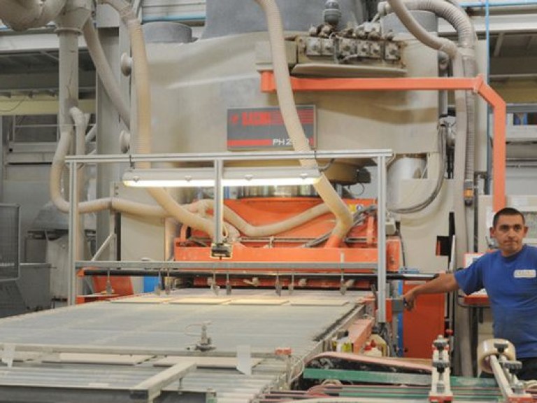 В октябре промпроизводство упало на 4,2%