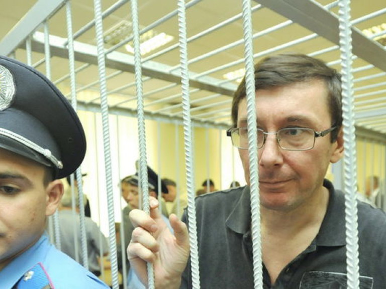 Луценко привезли в суд