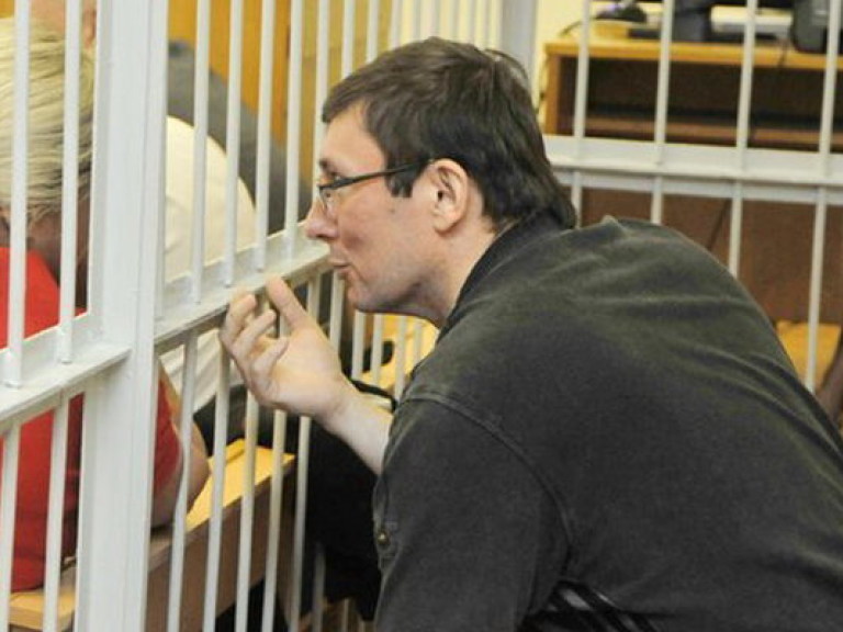 Суд отказался заменить гособвинителей по делу Луценко