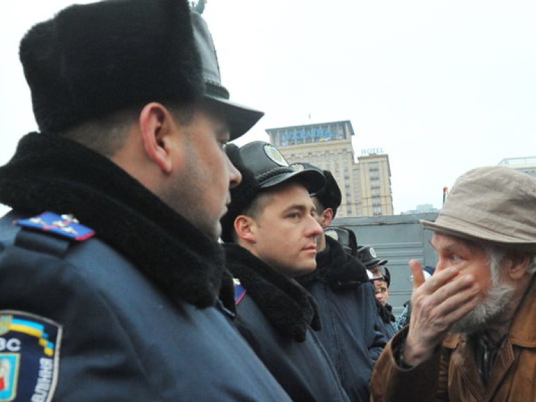 Милиция забрала одного митингующего на Майдане и увезла в неизвестном направлении