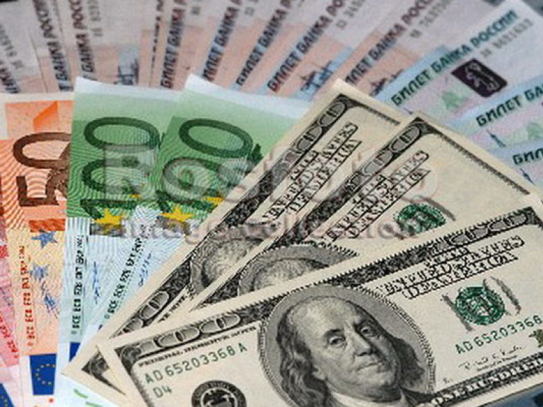 Выдача валютных переводов гастарбайтеров в гривнах не спасет финансовый рынок – эксперт