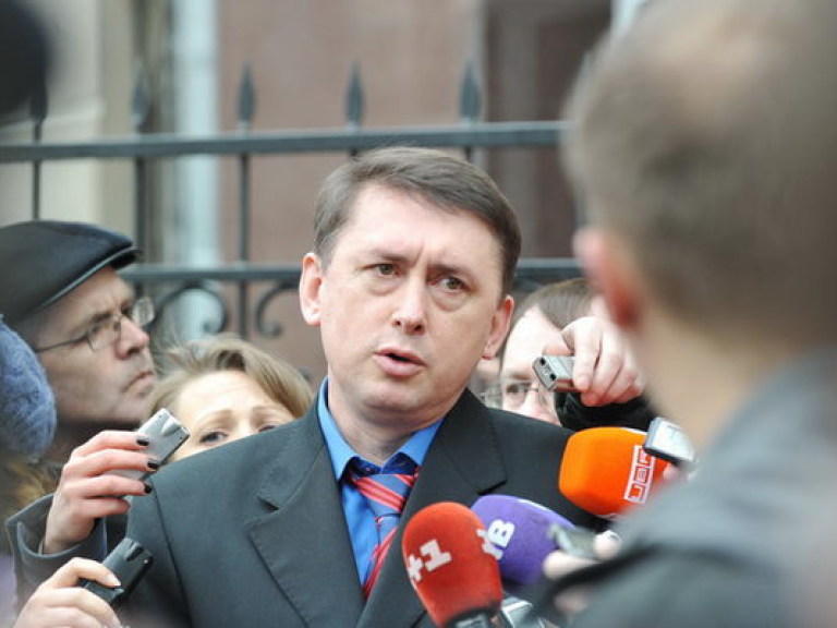 Завтра Мельниченко ждет Турчинова в суде