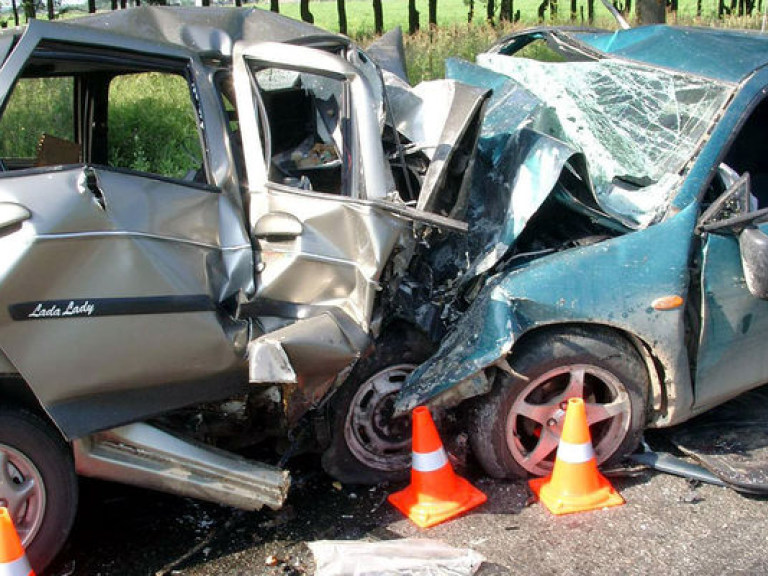Эксперты назвали главные причины высокой смертности на украинских дорогах