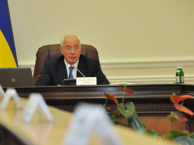 Проблем с зарплатой в стране нет – Азаров
