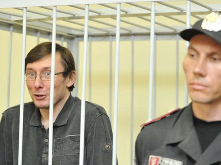 Завтра Луценко еще раз привезут в Киев – адвокат