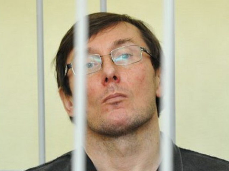 Тюремщики заявили, что Луценко променял семью на американского посла