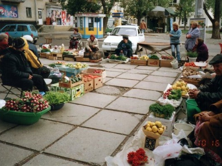 В Симферополе решили ежедневно бороться со стихийной торговлей