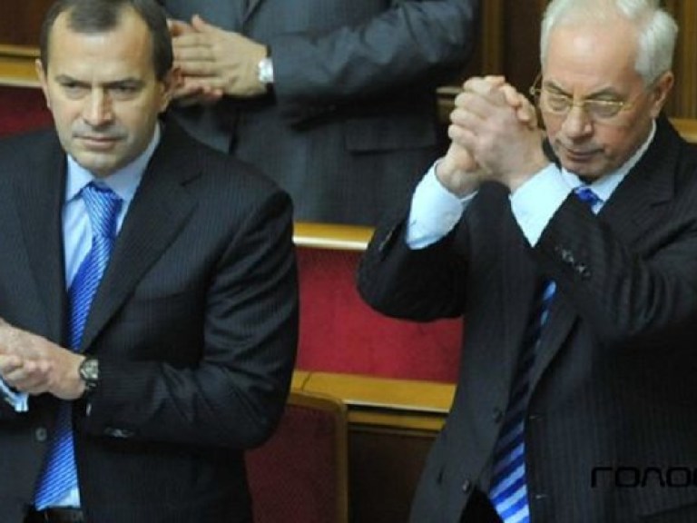 Нардеп: Азаров, скорее всего, удержится в кресле министра