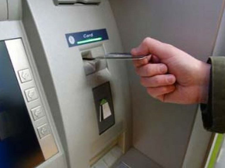 Эксперт порекомендовал, как уберечься от воровства денег через банкоматы