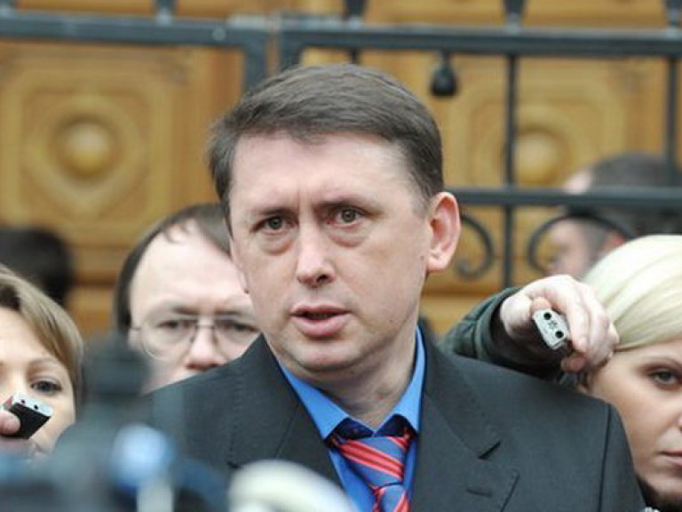 Мельниченко прибыл на допрос по делу Пукача с новым адвокатом