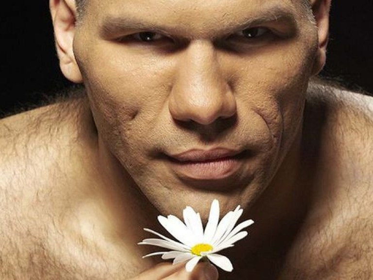 Боксер Валуев готов поучить жизни звездных футболистов